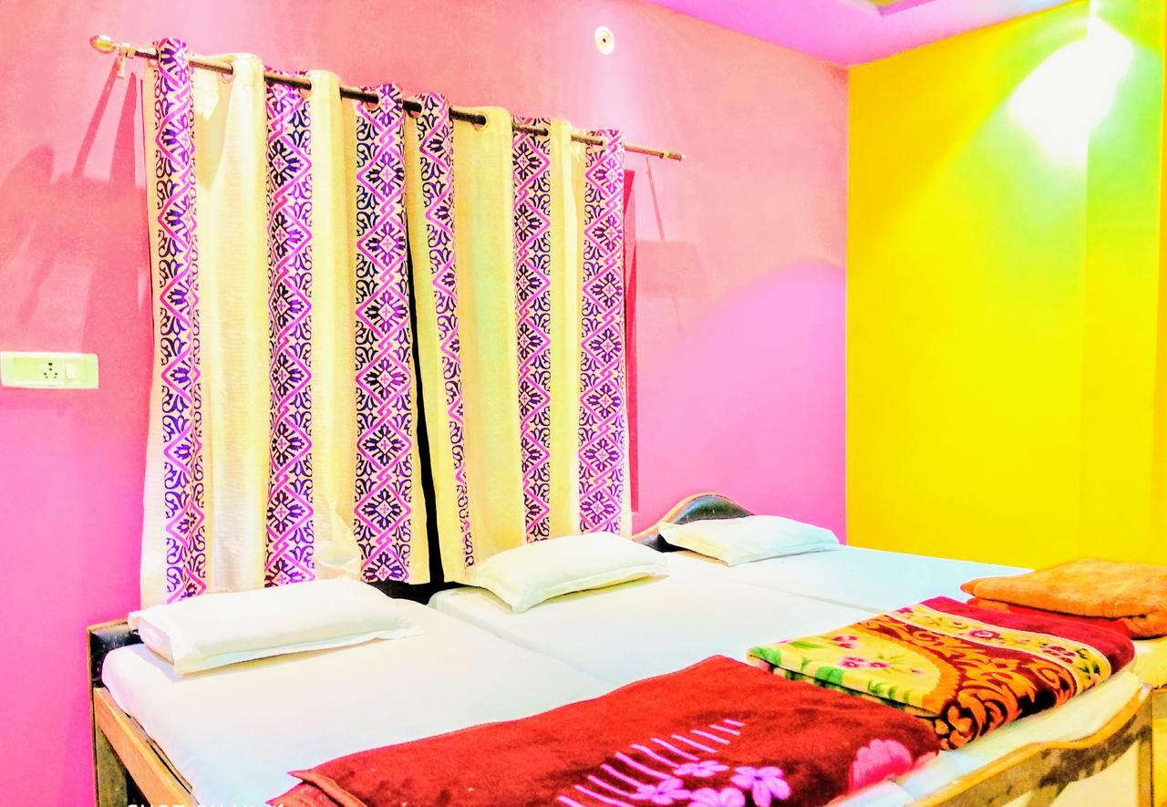 فاراناسي Shree Sai Paying Guest House المظهر الخارجي الصورة