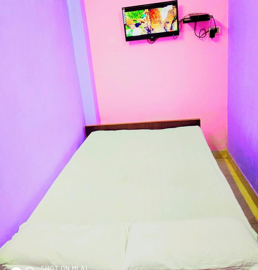 فاراناسي Shree Sai Paying Guest House الغرفة الصورة